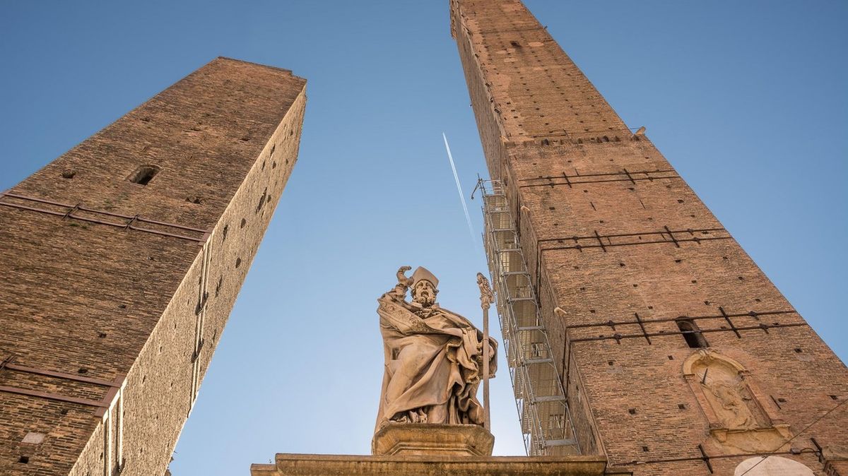 A Bologna, in Italia, si temeva il crollo della Torre Pendente